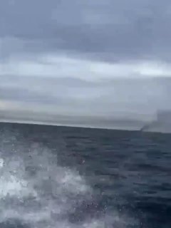 UKMTO קיבל דיווח על כלי שייט שרואה כלי שיט אחר עולה באש במצר הורמוז 9 מיילים ימיים צפונית לחסאב, עומאן. ל-U…