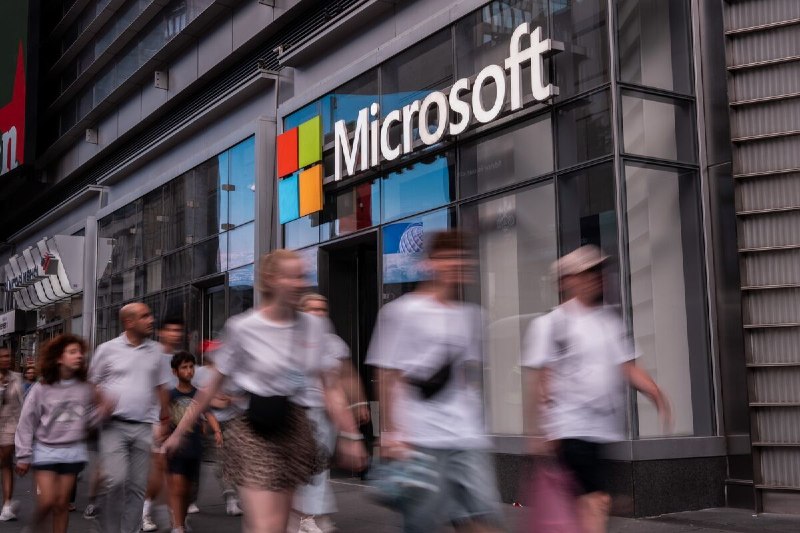 📱 微软借 🤖 OpenAI 模型在中国做大 AI 生意微软通过 Azure 向中国科技公司销售 OpenAI 的 AI 模型，在华业务快速扩张
