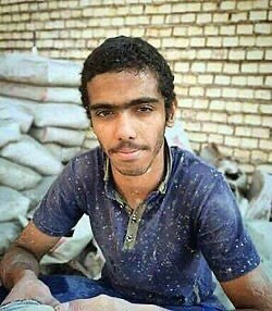 درتی کیدز: امروز تولد صاحب این خندههای بیرمق است؛ پسری که در ۱۷ سالگی توسط جمهوری اسلامی کشته شد.اگر زنده بود احتمالا امروز هم سر