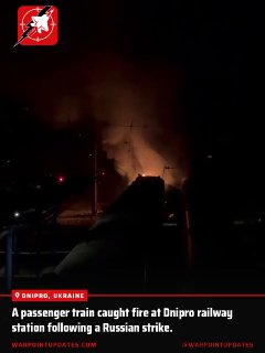 רכבת נוסעים עלתה באש בתחנת הרכבת דניפרו בעקבות תקיפה רוסית.