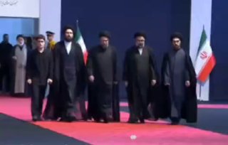 אל-חשד א-שעבי: סייד חסן ועלי ח'ומייני נפרדים מ"המפקד ההרוג"