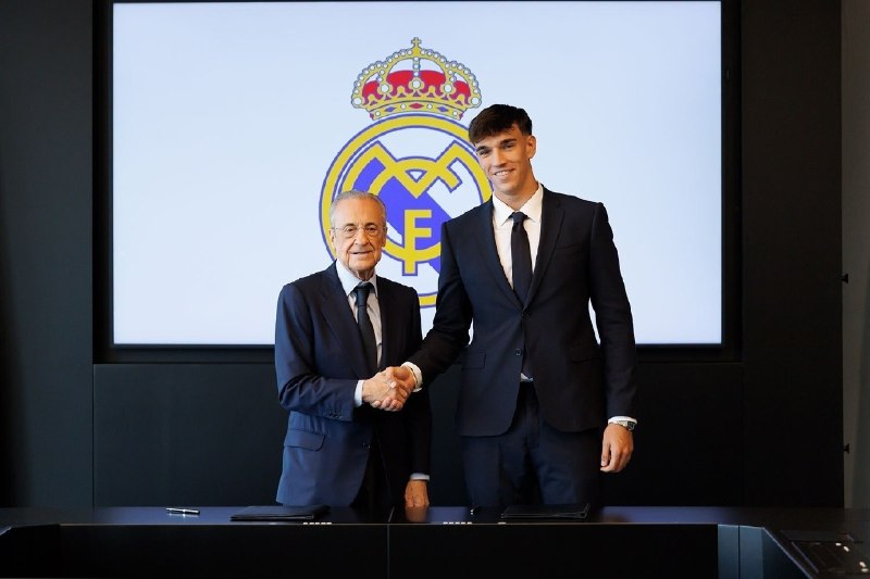 رئال مادرید | Real Madrid C.F: 🇪🇸 کارلوس اسپی بدین شکل معارفه شد. 🤍 🆔 @RealMadridFans 🇪🇸| @RealMadridTweet | #mt🤍🇪🇸🆔 @RealMadridFans🇪🇸| @RealMadridTwee
