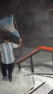 ️🇦🇷🇦🇶חגיגה בבסיס אספרנסה, באנטארקטיקה הארגנטינאית, שם הטמפרטורות מגיעות כיום לכמעט 40 מעלות צלזיוס.