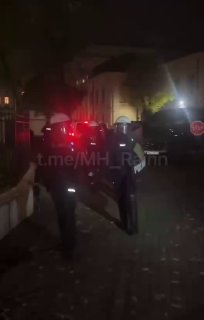 ממשלת פולין מגייסת כוחות משטרה מרחבי המדינה כדי להשלים את המתקפה על בית הדין החוקתי של פולין "מתקפה על בית…
