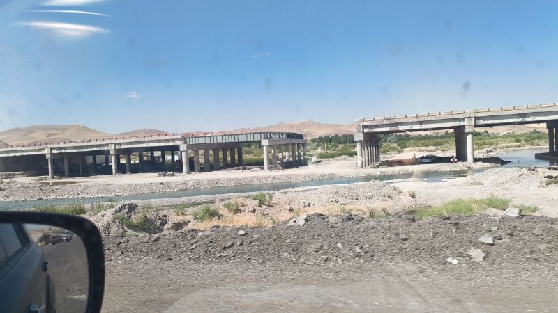 כמו כן, גשר הכביש המהיר טהרן-תבריז, שהיה נתון למתקפה קרקעית של שבויי ישראל במלחמת 40 הימים, לא תוקן או שוחזר.