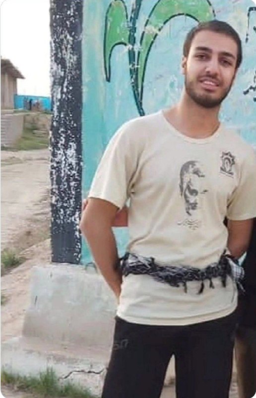 اخبار داغ: شهید علی فیاضی، از کارکنان نیروی دریایی سپاه که امروز صبح در جزیره لارک در پی حملات ارتش آمریکا به شهادت رسید@Akhbardaq