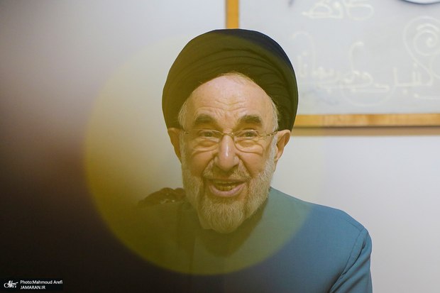 برای ایران: سید محمد خاتمی:بعد از جنگ فرصتی فوق‌العاده برای کشور و مردم پدید آمد که جلوه آن را در تفاهم نامه ژنو می‌بینیمباید شجاعت 
