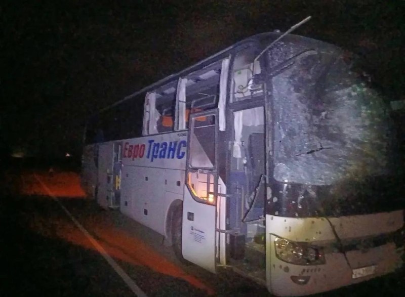 מסלול אזרחי, היגיון צבאי אוטובוס אזרחי מתוכנן ממוסקבה למליטופול הותקף, ודווח על שלושה בני אדם שנפצעו, כך לפ…