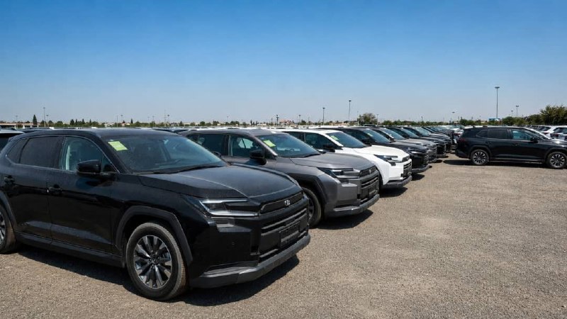 Khodrobank: ⭕️ تویوتا RAV4 ۲۰۲۶ برساوش به گمرک تهران رسید▪️ محموله جدید تویوتا RAV4 هیبریدی مدل ۲۰۲۶ نیوفیس، توسط شرکت برساوش وارد گ