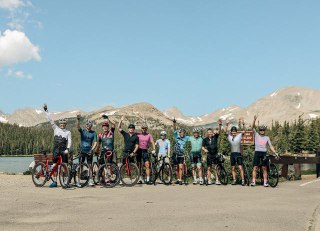 Вело-сборы в 2026 году Такие сборы и составляют нить жизни. То, что вы вспомните по итогам года. Выберите свой сбор. Там свидимся. Аргентина30-е апреля — 6-е мая 2026 г.Италия (Бормио)4-10 июля 2026 г.Словения (три страны Словения, Италия, Австрия)12-18 — 