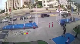 ️ 🇻🇪 צילומי מצלמות אבטחה מזעזעים מציגים את העוצמה והבהלה הנרחבת של רעידת האדמה בקראבלדה, לה גוואירה.
