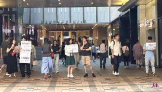 续签高才通者三分之一不在香港常住 港官员：不强迫香港高端人才通行证计划签证陆续到期，有过半高才选择续签，但续签者中三分之一常住地不在香港。香港官员表示，政府不会强迫高才必须住在香港。