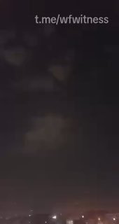 ️🇮🇷צילומים של פעילות הגנה אווירית מעל שכונת טהרנפארס בטהרן.
