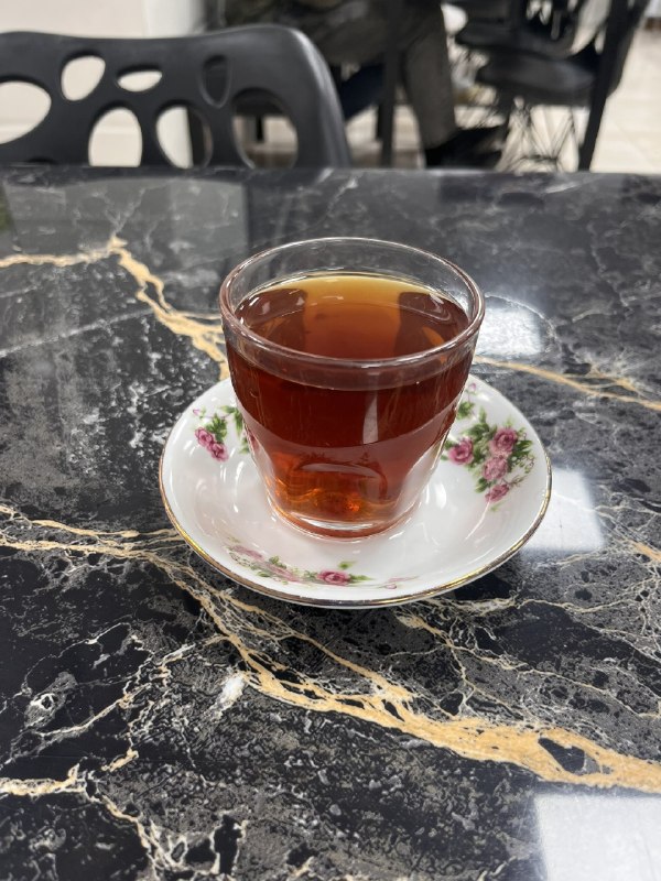 ایستگاە خندە: ‏بیا درموردش چایی بخوریم.