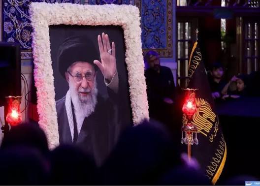 بولتن نیوز: چهلم «رهبر شهید ایران»؛ میعادگاه ملت و مسئولان برای تجدید عهد با آرمانهای انقلابحضور خانواده رهبر شهید، مسئولان عالیرت