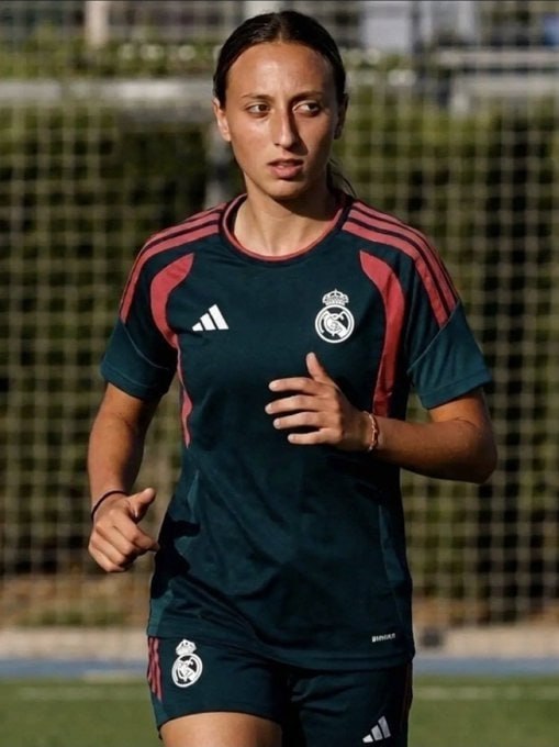 رئال مادرید | Real Madrid C.F: دختر مودریچ توی تمرینات تیم. 🤍🆔 @RealMadridFans🇪🇸| @RealMadridTweet | #mt
