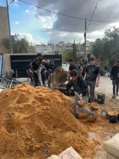 בני נוער מהיישוב ביתא מדרום לשכם מתחילים בשיקום ותיקון בתים שניזוקו. כתוצאה מהפצצת הכיבוש במקלט של שני אסיר…