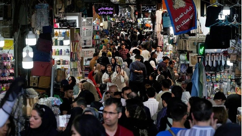 چند قرن بردگی: 🔶 اقتصاد ایران زیر آتش جنگ و محاصره دریایی؛ برنج ۶۰ درصد و گوشت ۱۵۰ درصد گرانتر شد🔸 بازار بزرگ تهران این روزها مملو از