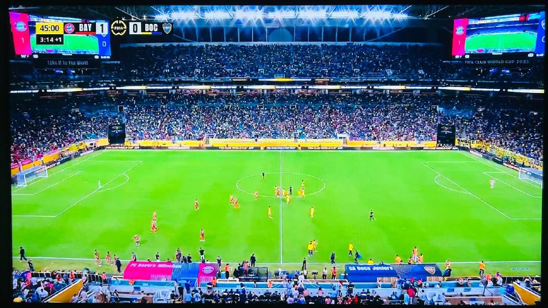 Club WC 04 : Bayern 1 - 0 Boca  half Time
