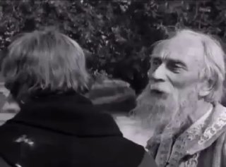 אני משרת את אלוהים, לא אנשים. הם משבחים אותך היום ומכפישים את המחר. למחרת הם ישכחו למה הם שיבחו אותך. הם יש…