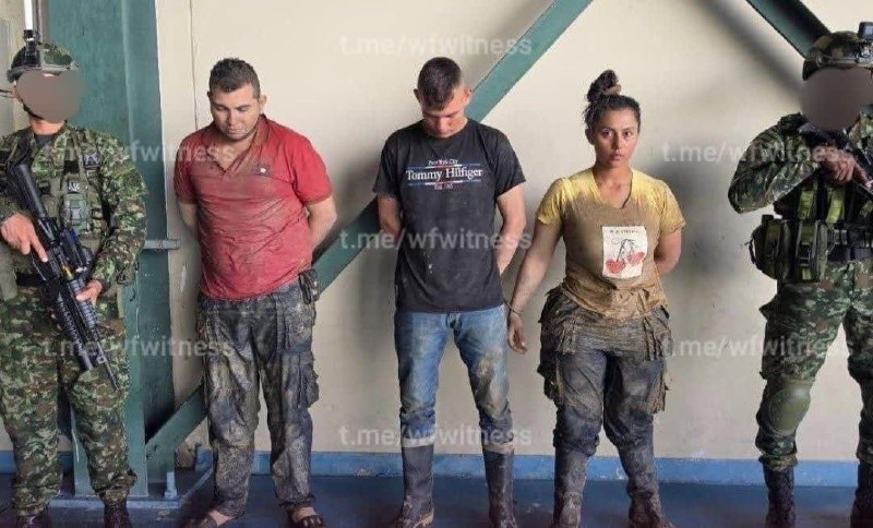 🇨🇴 Colombian soldiers from the Narcotics and Transnational Threats Command, supported by the Air Force and the National Police, captured the nickname "La Morocha", the alleged leader of the Rodrigo Cadeta structure, along with two others in Cartagena del Chira, Cacita.
