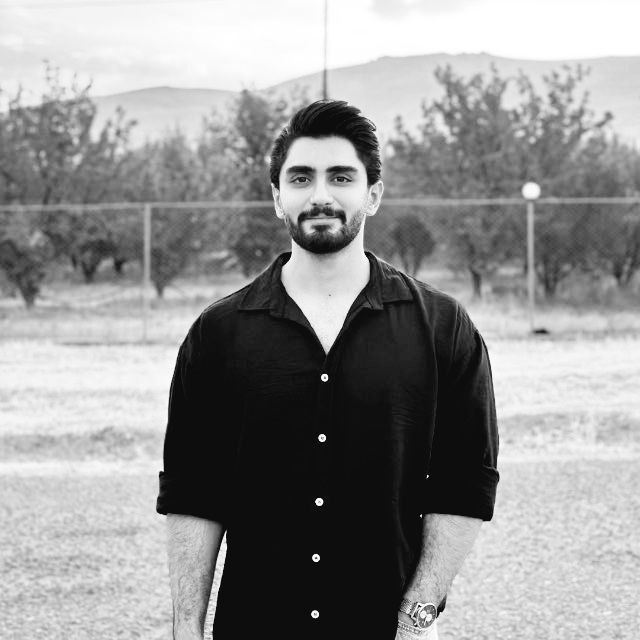 Proxy Mtproto | پروکسی: ⭕متاسفانه دکتر کیان رحمانی که به تازگی از دانشگاه علوم پزشکی تهران فارغالتحصیل شده بود، تو اولین روزای پزشکیش، موقع انج