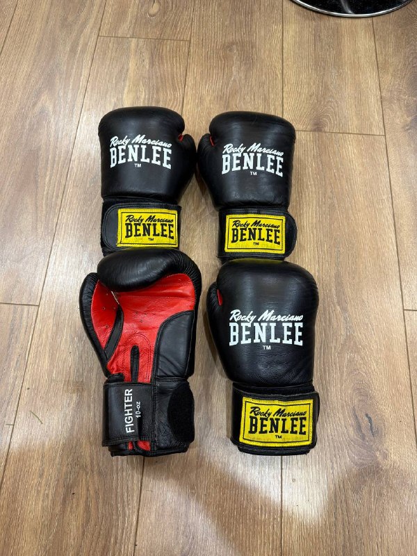 Продаю кожаные боксерские перчатки размер 10-oz
