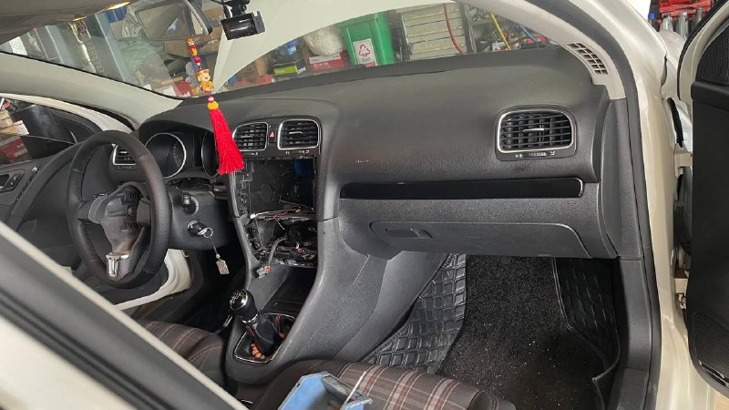 真是一波未平 一波又起，刚弄好顶棚，又来个灯，灯弄好了，空调又坏了