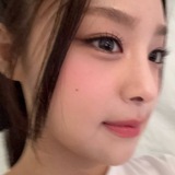 𝒩
