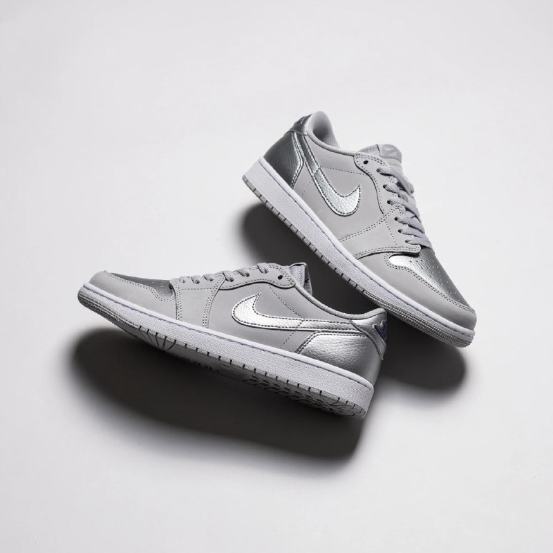 Imagem Tênis Air Jordan 1 Low x COJP “Silver”