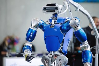 【德国启动「高科技发展议程」】一台德国宇航中心研发的人形机器人在「德国高科技发展议程」（High-Tech Agenda Germany）启动仪式上亮相，柏林。10月29日，德国总理 Friedrich Merz 宣布「德国高科技发展议程」正式启动。这项德国国家战略聚焦人工智能、量子技术、半导体芯片、生物科学、核聚变及清洁能源共6个关键技术领域，预计投资规模约180亿欧元，绝大部分资金将通过政府发债筹集。德国2023年研发投入占 GDP 比重为3.13%，在欧盟国家中位居第4位。 source