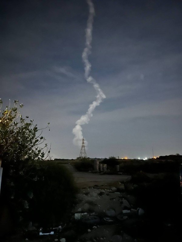 תמונות מאי קשם מראות שיגור טיל מוקדם יותר, ואחריו פיצוץ נראה באתר המשגר.