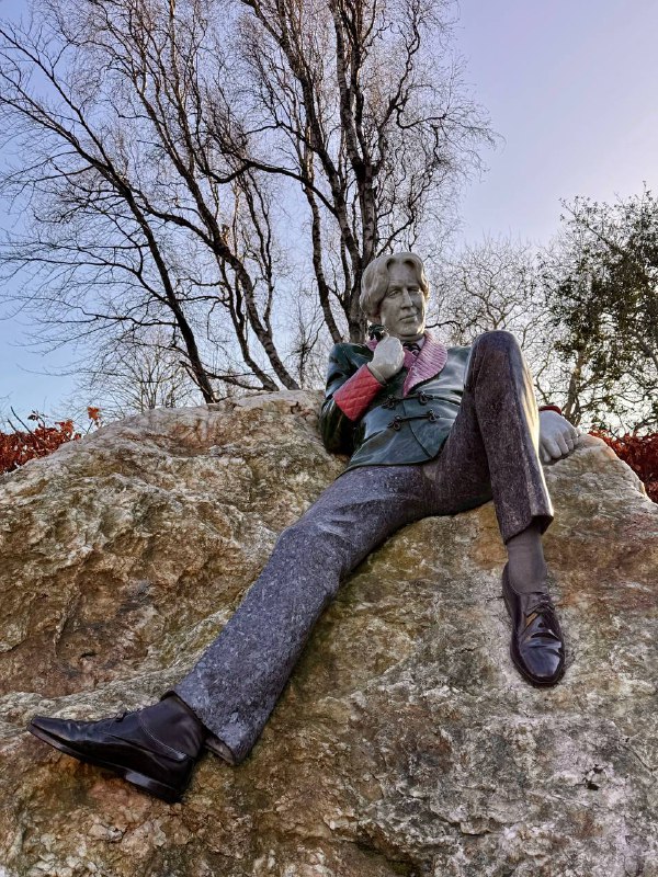 We are all in the gutter but some of us are looking at the stars.