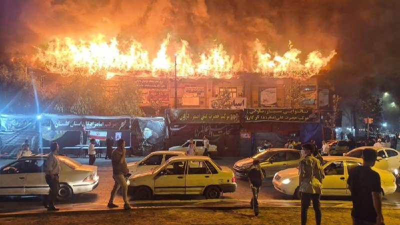 اخبار اعتراضات ایران-اصفهان: 🔴ارسالی👤آتشسوزی مغازههای دور میدان شهرداری گرگانساعت ۱۹:۳۰ دوشنبه ۲۶ مرداد💎@F_esfehan🔴ارسالی👤آتشسوزی مغازههای دور می