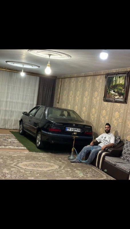 تمومش کن سریع !😅: یادتون میاد؟همه خندیدن بهش اما الان برق که بره میره کولر ماشینشو روشن می‌کنه و به ما میخنده@tamomesh_kon_sari