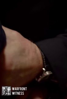 נשיא פולין נורוקי נכנס לבניין בית הדין החוקתי הפולני לאחר שדחף את המשטרה שעברה.