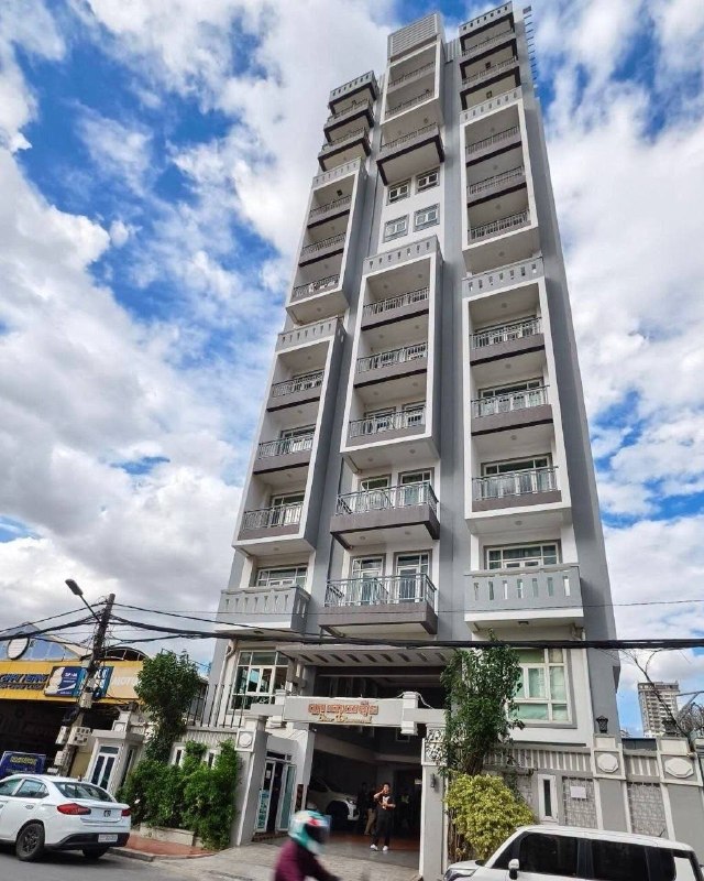 金边大事件：金边桑园区一公寓楼突现宪兵 具体原因暂未公布 7月1日下午4点22分配图