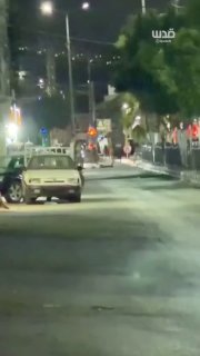 מקורות מקומיים: כוחות הכיבוש גוררים צעיר פצוע במהלך ההסתערות על מחנה דיישה בבית לחם.