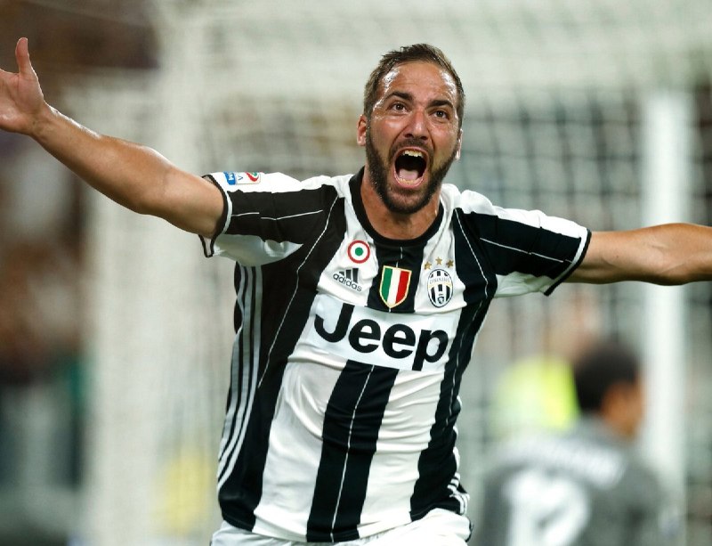 Juventus.iR: گونزالو ایگواین در اولین فصلش با یوونتوس ۳۸ مشارکت مستقیم در گل داشت:⚽️ ۳۲ گل🅰️ ۶ پاس گلیک شماره ۹ واقعی. 🇦🇷🔥#نوستالژی@J