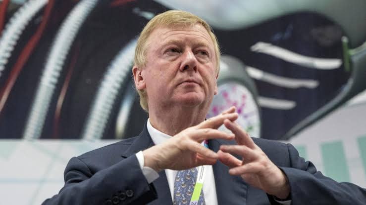 חובאיס חויב פקידי בית דין גובים בכפייה כמעט 20 מיליארד דולר מהראש לשעבר של תאגיד רוסנאנו, אנטולי צ'ובאיס. מ…
