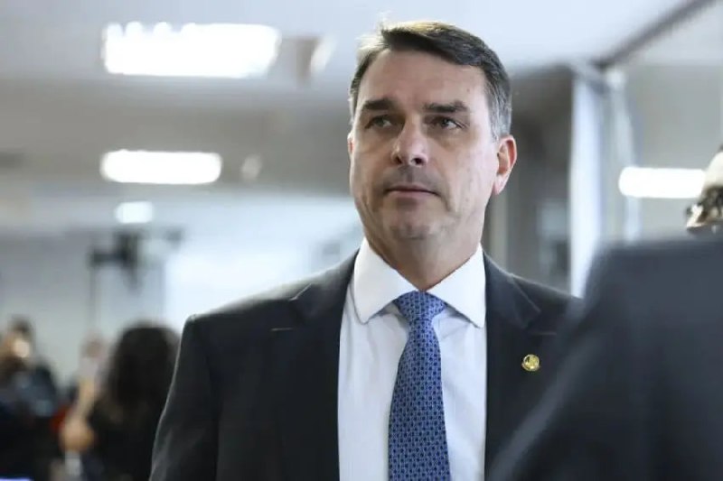 ️🇧🇷 EFE: הסנאטור הברזילאי פלביו בולסונארו, הצהיר כי שופט הורה לו למסור את הדרכון שלו בשל חשד שהוא עלול לב…