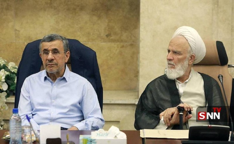روزنوشتهای على افشارى: پایان ابهام در جایگاه سیاسی احمدینژاد علی افشاری 🟠 در جلسه امروز مجمع تشخیص مصلحت نظام، حضور محمود احمدینژاد فراتر از